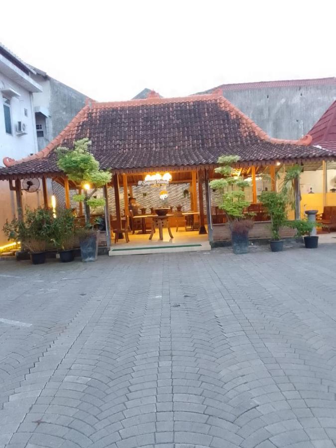 Cabin Hotel Sutomo Yogyakarta Exterior foto